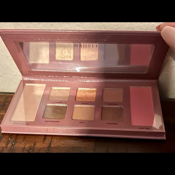 Wander Beauty Getaway Palette - Picture 3 of 4